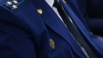 Прокурор Белогорского района Игорь Руденко вручил местной жительнице ключи от благоустроенного жилья